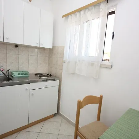 With Parking Space Maslinica, Solta - 5184 Grohote