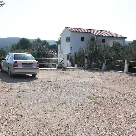 With A Parking Space Maslinica, Solta - 5184 Grohote
