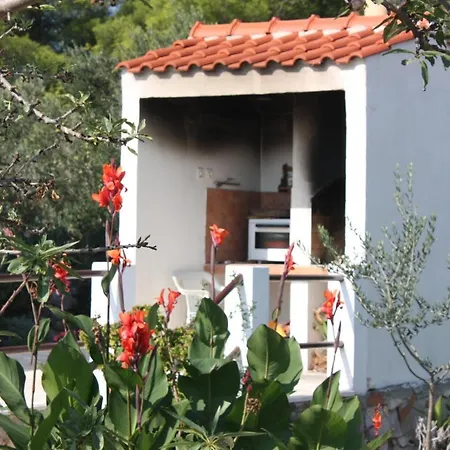 Apartment With A Parking Space Maslinica, Solta - 5184 Grohote